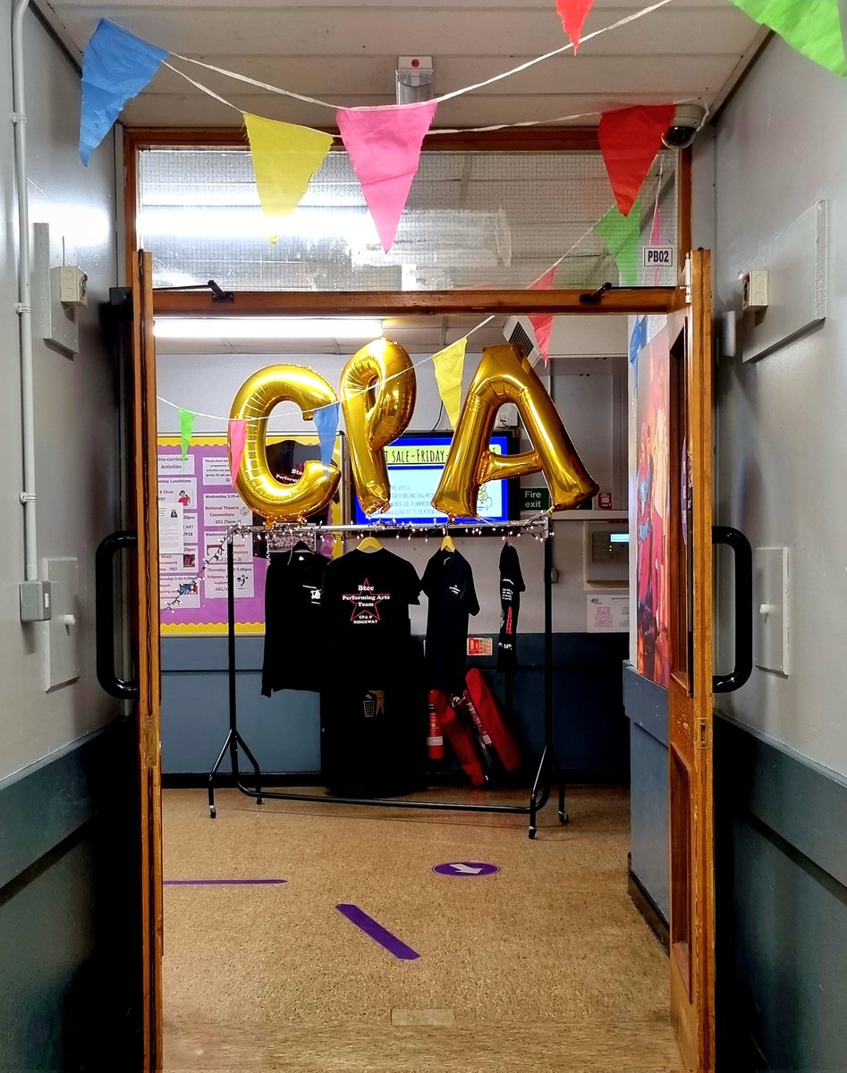 R6newsandviews's tweet photo. Our amazing CPA department were shining bright tonight at Open Evening! @CPARidgeway https://t.co/al90xSpM4W