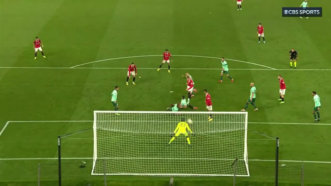 SCOTT MCTOMINAY SAVES THE DAY FOR MAN UTD IN STOPPAGE TIME 👏”
