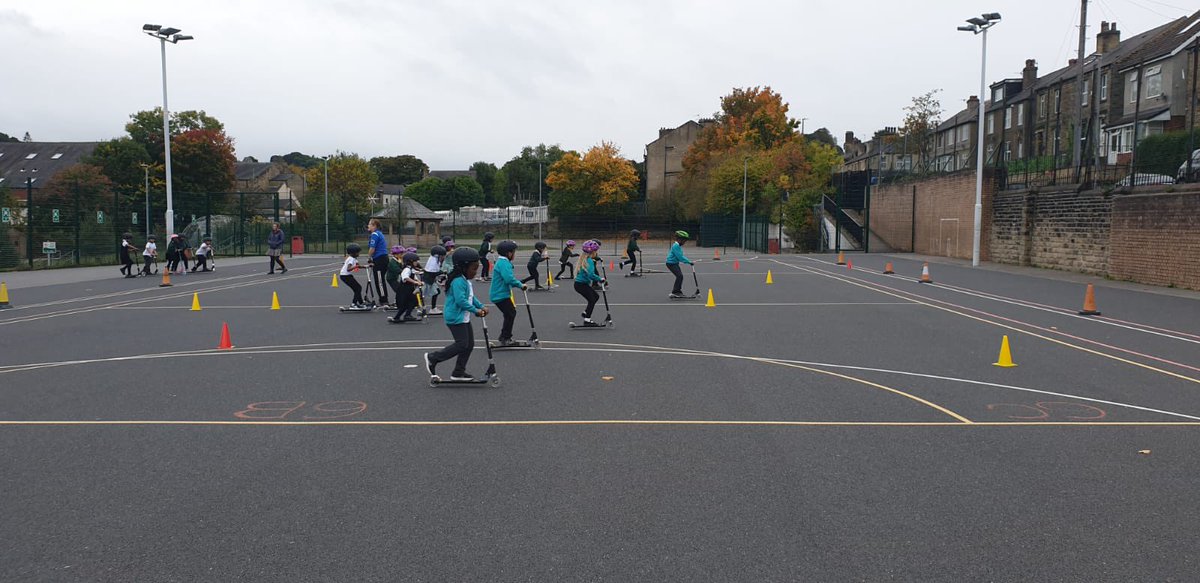 NewsomeHighSPIN's tweet photo. Fab time at the first scooter festival organised by SPIN @mountpleasantps. Y2 pupils from Mt Pleasant and @OakCEPrimary took part in lots of fun activities. @YourSchoolGames https://t.co/fDBllArd38