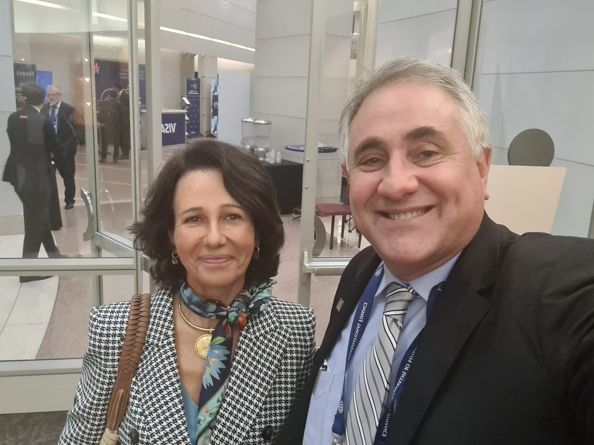 FelabanOnline's tweet photo. El Secretario General de @FelabanOnline Giorgio Trettenero extiende sus felicitaciones a la nueva presidenta del @IIF #IIFinDC Ana Botín @AnaBotin 
Será la primera mujer en liderar la patronal mundial del sector en sus 40 años de historia. @bancosantander https://t.co/TKQ4mHOBFc