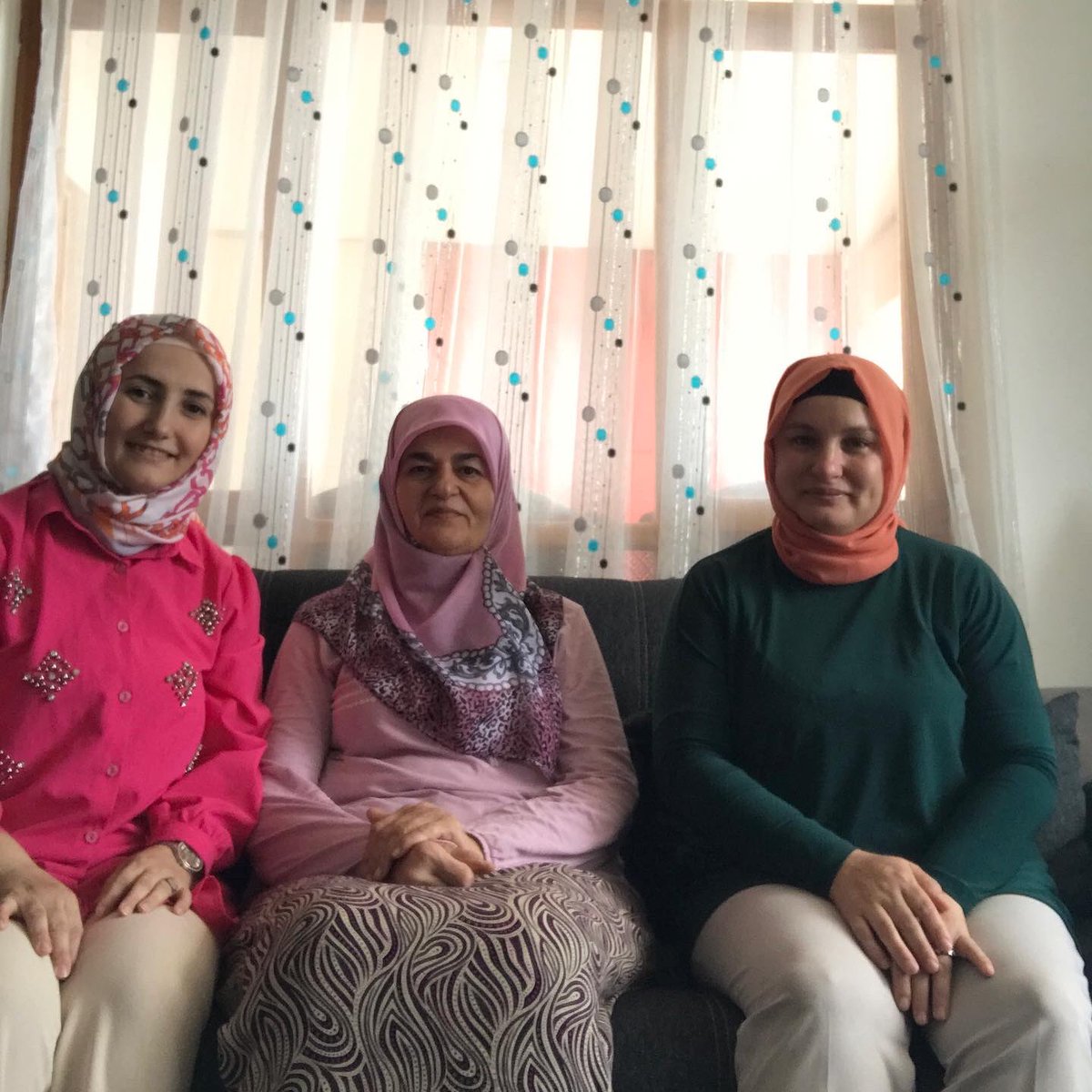 akkadinfinike07's tweet photo. Partimize yıllarca emek verip bu davayı aşkla gönülden gönüle aşılan Berin Pehlivan başkanımıza sonrasında bayrağı devrettiği bizleri bu teşkilatta bir araya getirip gönülden gönüle dokunmamıza vesile olan Figen Yiğit başkanımıza emeklerinden dolayı teşekkür ziyaretinde bulunduk https://t.co/vBB8bwMZoj