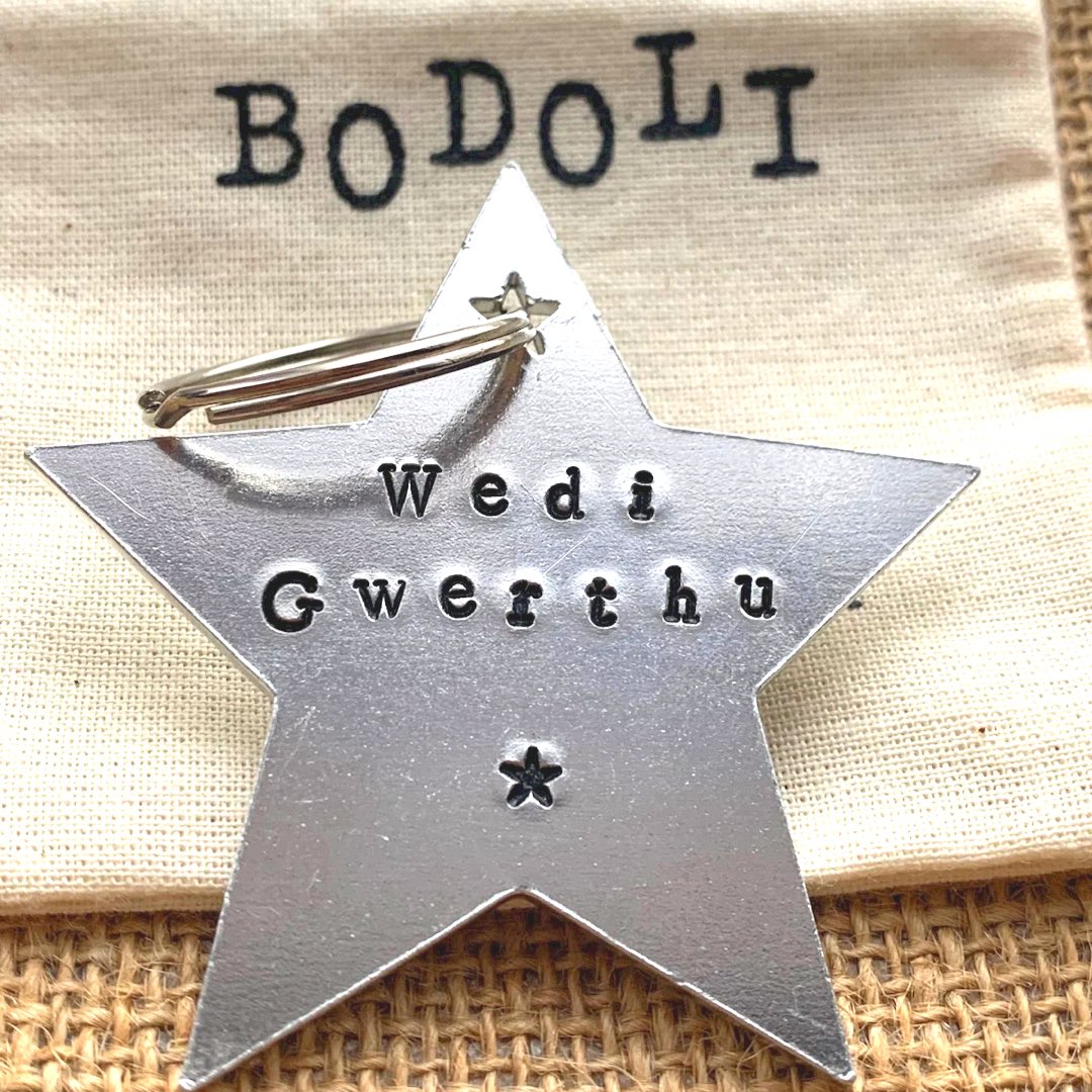 Newyddion cyffroes iawn- mae BODOLI wedi gwerthu!
Mae 'n dal yn Business As Usual felly rydym yn dal yn gweithio'n galed ar yr holl archebion. 
Fydd fwy o newyddion cyffroes yn dilyn yn fuan. Cadw'ch llygaid mas 😉!!!