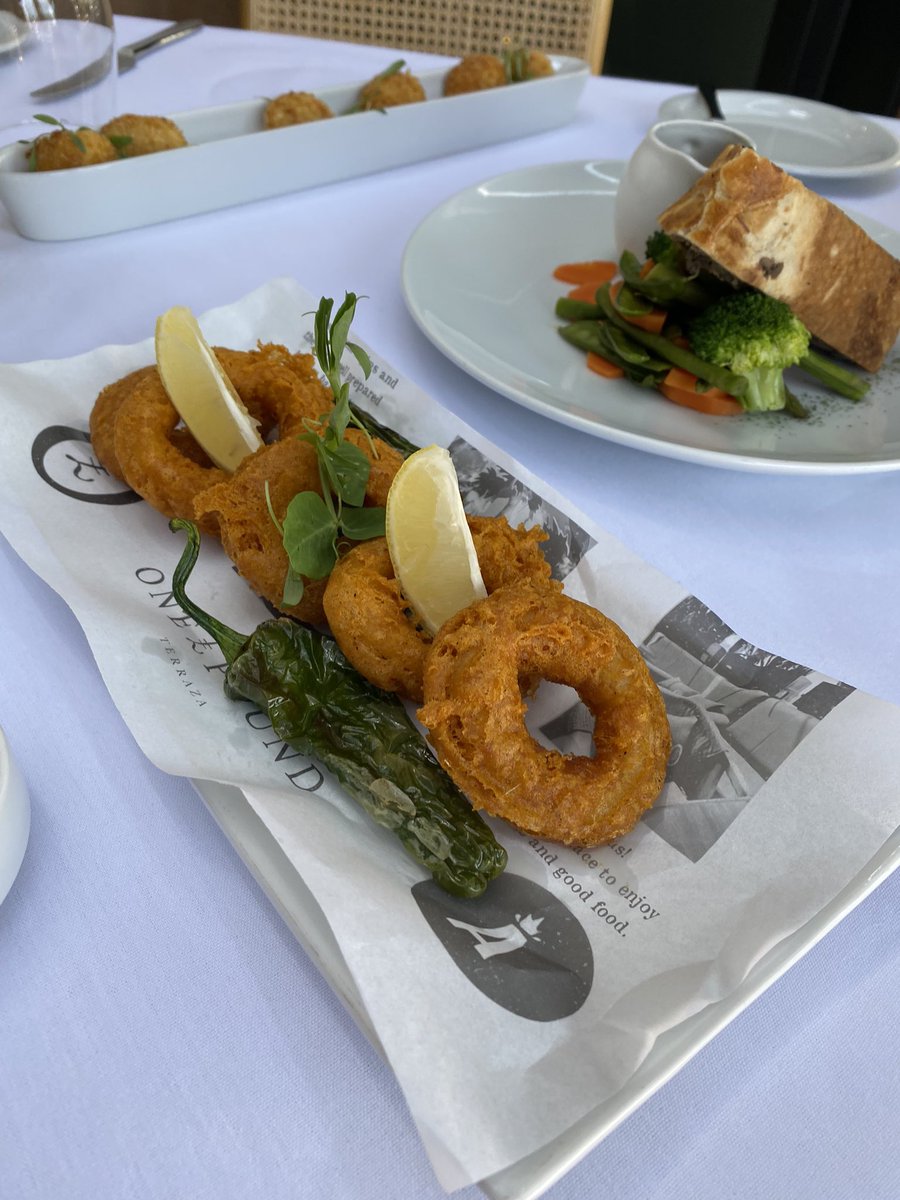 OnePoundRest's tweet photo. Qué tal unos aros de calamar con pimientos del padrón o unas croquetas de jamón serrano? No olvides reservar por OpenTable o al 5517108187! https://t.co/YXy9KIgFy4