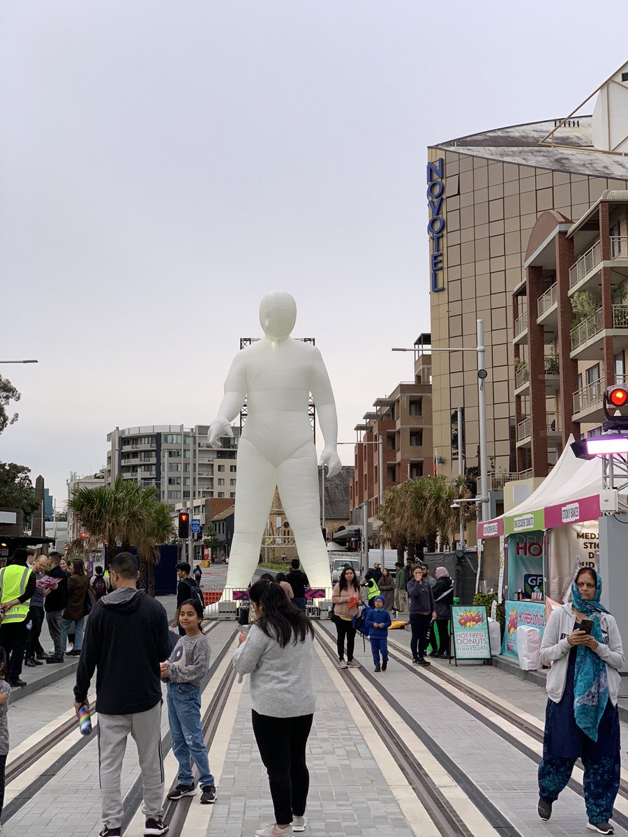 UNE Sydney tweet media