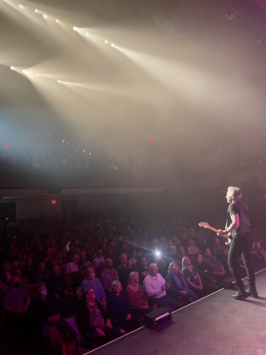 ColinJamesMusic's tweet photo. Thanks so much for coming out Kingston, and for bringing such great energy to our final show of this tour. We had a blast. Until next time!
#colinjames #colinjamesband #kingston #ontario #bluesmusic #openroadtour #colinjamesmusic https://t.co/Hu1RiisjgZ