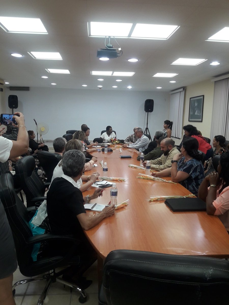 Presidido por la Ministra Presidente <a href="/BancoCentralCub/">Banco Central de Cuba</a> y Yaisel Pieter miembro del CC y Secretario General del SNTAP se desarrolló encuentro con los S/G a nivel de provincias de todo el país como parte de las actividades por el #13DeOctubreDiaDelTrabajadorBancario
<a href="/marta_wilson/">Marta Wilson González</a>