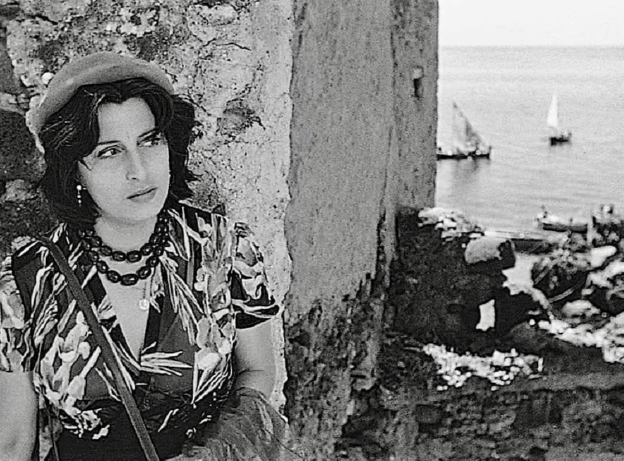 Già calce che cuoce 
nel muro ancora ribolle
un fiato di vulcano

Lillo Gullo

Anna Magnani, “Vulcano” (Salina, 1950)