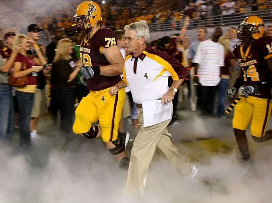 AZSportsHistory's tweet photo. 10/13/07 – RB @RyanTorain was lost in the 2Q with a serious left foot sprain, but RB's @KeegHerr24 (10-119) and @DNance31 (13-92) carried the load (@rudygcarp12: 20-31-227) as #14 #ASU beat Washington 44-20, to move to 7-0 to open Dennis Erickson’s ASU tenure. #ForksUp https://t.co/OfkOcXRxsR