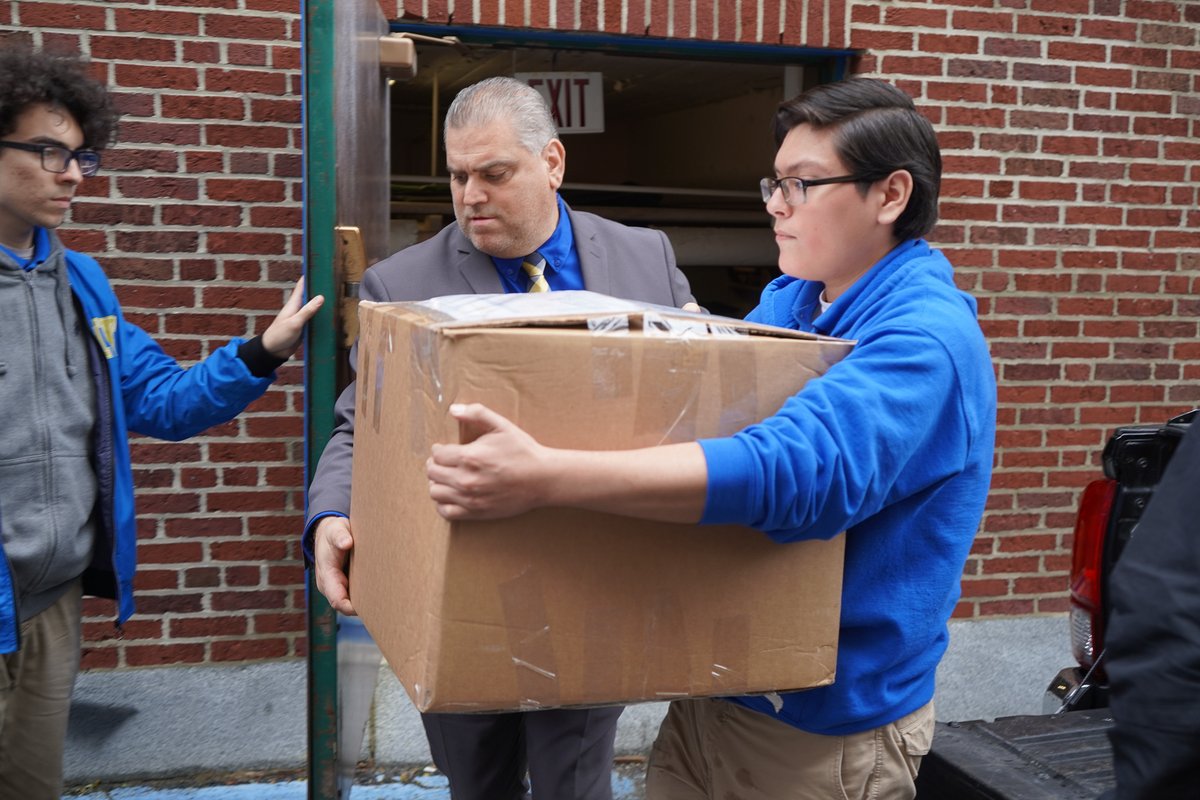 #ICYMI Last week, schools in Charlestown, East Boston, & the North End collected over 1600lbs of school supplies that were shipped to #PuertoRico today with the help of the @ebjets JROTC program. The supplies are being sent to schools on the island that Hurricane Fiona impacted