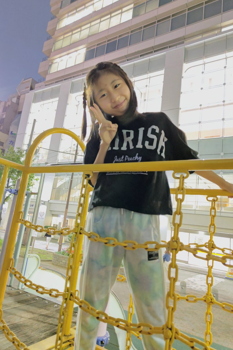 ikeikeshimai8's tweet photo. おはようございます👄
久しぶりに公園🛝の遊具で遊びました🎵
バックに写っている建物🏢は……
舞台会場です✨🥰✨
とってもキレイなところ🌟
#WeGogrease2022
#テアトルアカデミー
#池田恋 https://t.co/Ht0GuSnViS