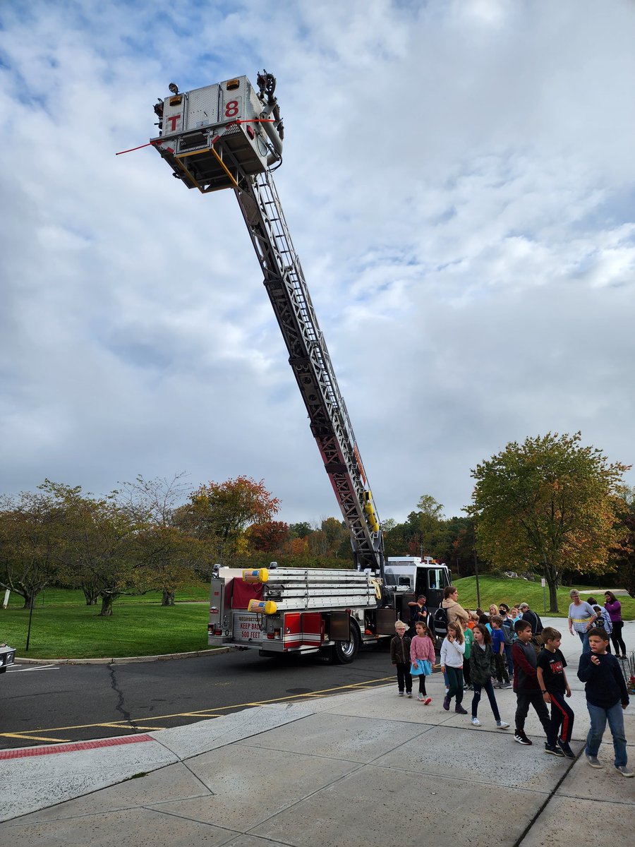 Principal_Labro's tweet photo. Today, students at RES learned all about fire prevention and safety! Thank you to the Redding Fire Department for your time today and for keeping us safe every day! https://t.co/S4HxDE6Z0C