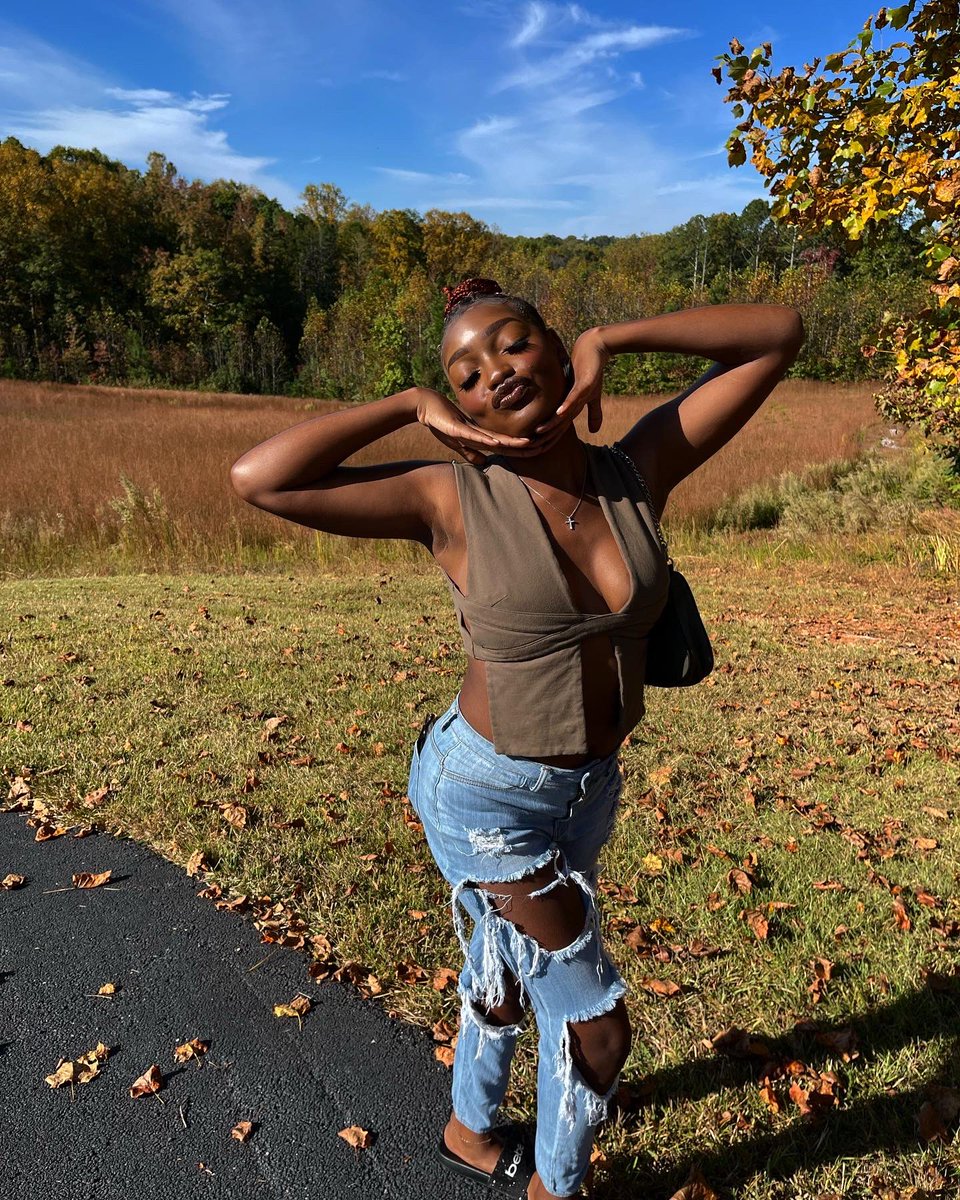 imthatmodeltype's tweet image. Ima get reallll fine and pay you no minddddd😍