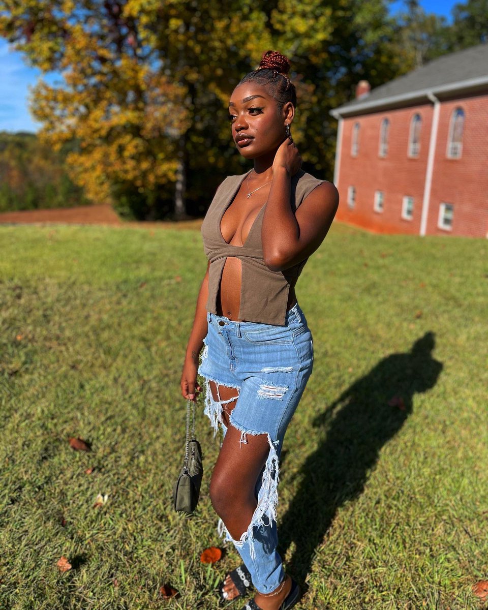 imthatmodeltype's tweet image. Ima get reallll fine and pay you no minddddd😍