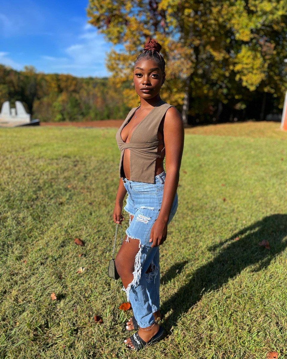 imthatmodeltype's tweet image. Ima get reallll fine and pay you no minddddd😍