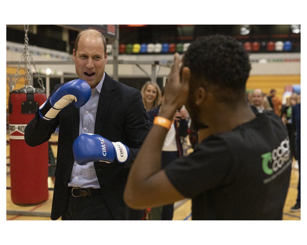heathcliffom's tweet image. William, Prince of Wales sparring with Joshua Jones during a visit to celebrate the 10th Anniversary of Coach Core at the Copperbox Arena in Stratford, London .
#royal #coachcore #princeofwales #princewilliam #canonr5 Pool photo ©Heathcliff O'Malley