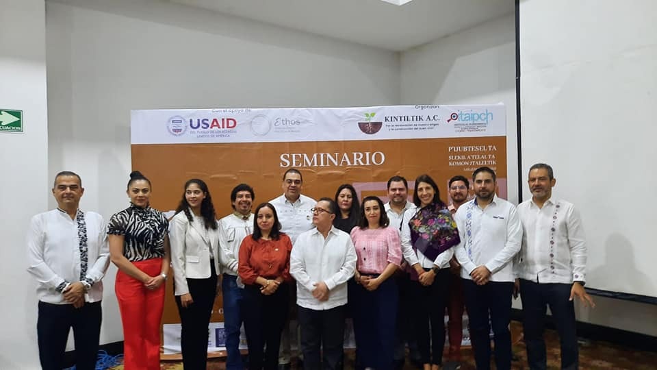 sesaech's tweet photo. Asiste la Secretaría Técnica de la SESAECH, Dayanhara Aguilar Ballinas a la clausura de la 1era. edición del seminario #GestiónPúblicaIntercultural, iniciativa de @kintiltik con el apoyo de @USAIDMX y @EthosInnovacion, para potenciar la participación ciudadana en el #SAECH https://t.co/vo8xQ6J4yI