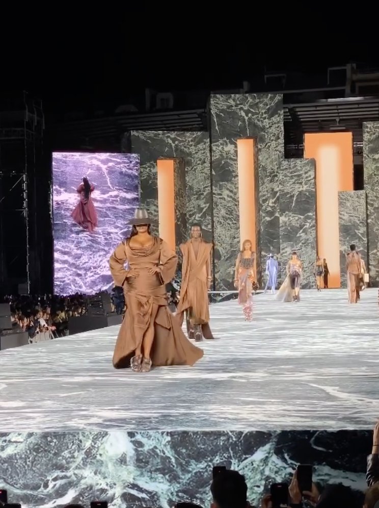 KCDworldwide's tweet photo. @balmain presented their Spring Summer 2023 Collection during the third edition of the #BALMAINFESTIVAL. The Balmain Festival blends together the runway presentation of @ORousteing's  latest collections with an evening of special performances. #BALMAINSS23 #PFW https://t.co/Pteh5snHWs
