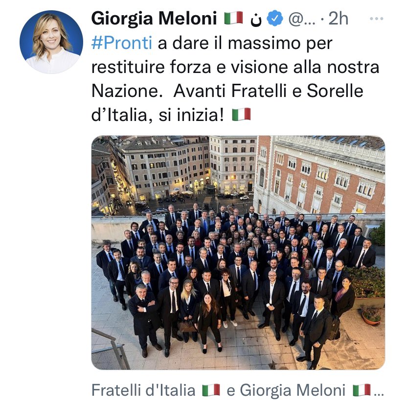 O vogliono unirsi al gruppo dei “Neri per caso” o si preparano per la rievocazione della marcia su Roma #inquietante #neripercaso #neripersempre