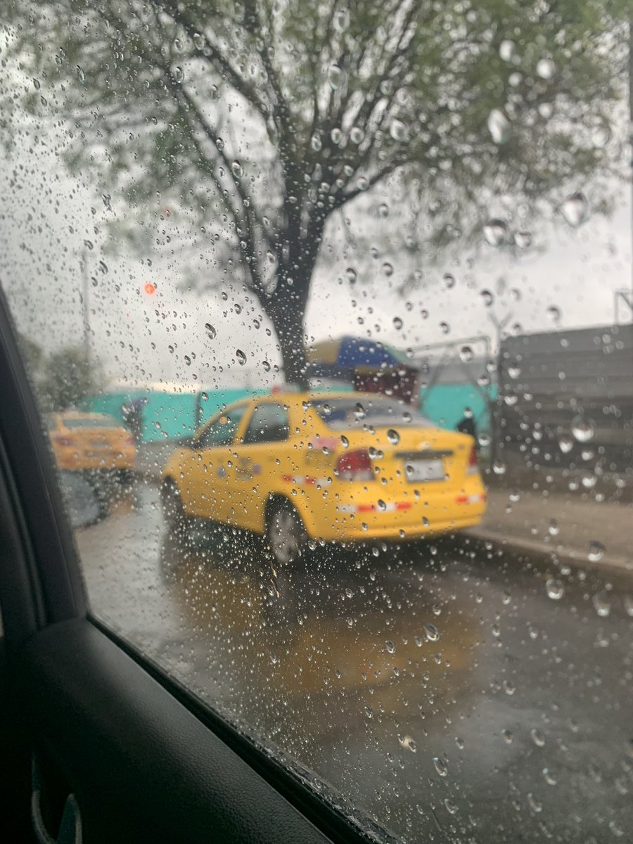 jandip1982's tweet photo. @AMT_Quito buenas tardes favor a quien corresponda cerraron el acceso a la parada del labrador y ahora los señores taxistas hicieron nueva parada ocasionando tráfico… por favor controlar esta situación PARADA EL LABRADOR https://t.co/MWYA2ZaL8H
