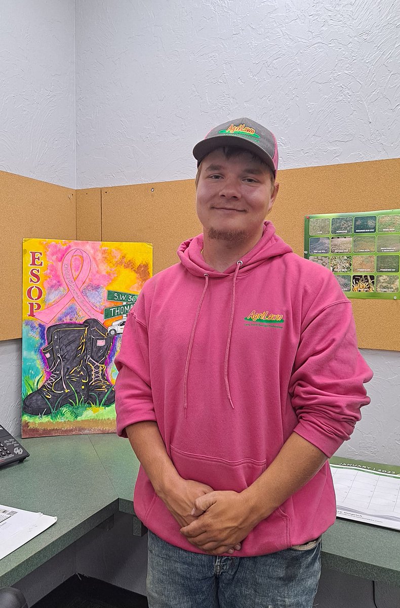AgriLawn's tweet photo. In honor of Breast Cancer Awareness Month a few of our Technicians are showing their support. Thanks for spreading awareness Gabe!

Supporting the 𝗙𝗜𝗚𝗛𝗧𝗘𝗥𝗦 

#ESOPcompany #agrilawnokc  #BreastCancerAwarenessMonth https://t.co/sew7X3tADR
