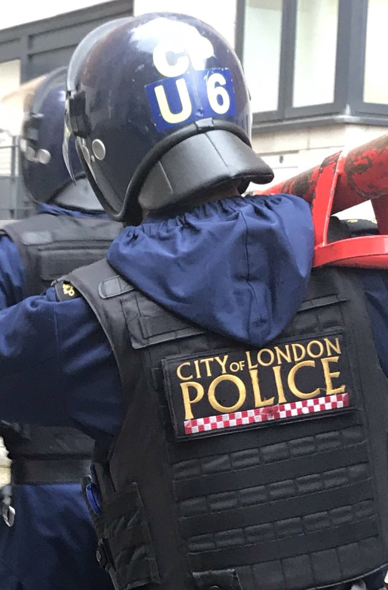 CityPoliceCops's tweet photo. This week #CitySupportGrp have assisted Detectives with arresting the suspects and conducting warrants in connection with the Bishopsgate attempted robbery knife attack on Thursday 6 Oct. #Teamwork CPU1 https://t.co/AhTWif7ONH