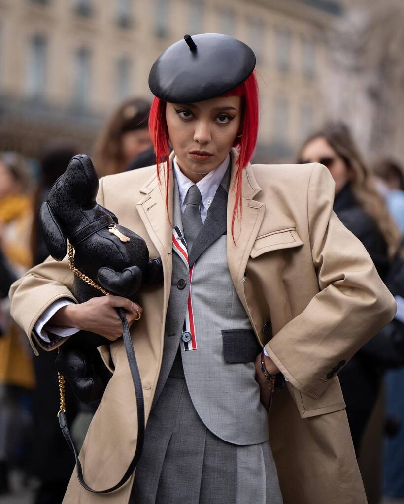Roses are red, violets are blue, I took those pictures for you. 

#pfw #streetstyleparis #fashionweek #thombrowne #parisianphotographer instagr.am/p/CjquzhUL_pe/