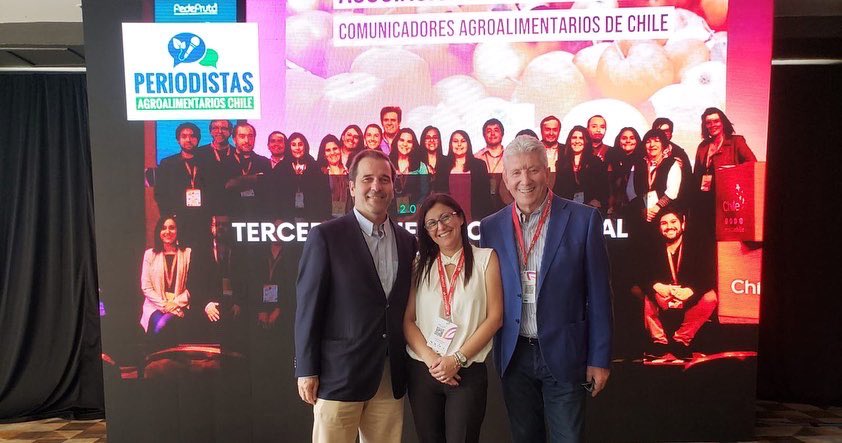 La Asociación de Periodistas y Comunicadores Agroalimentarios de Chile entregó ayer, por primera vez, un reconocimiento al “Aporte a la difusión de la agricultura” al programa Agenda Agrícola.