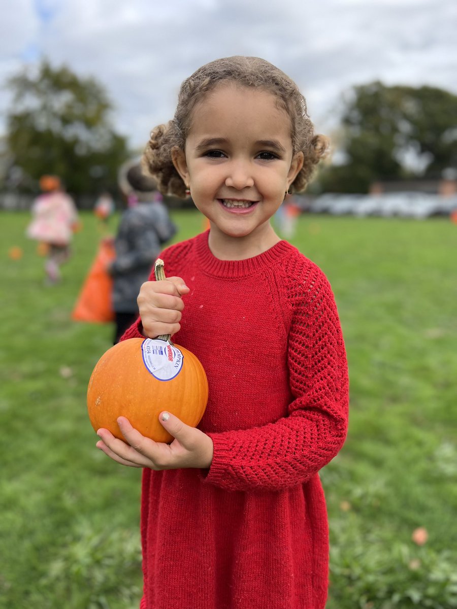 MsPulvidente's tweet photo. Thank you @willowroadpta for an amazing time at the pumpkin patch! 🎃🍂@WillowRoadVS13 @Ms_Nelson_ https://t.co/WASnHll7qq