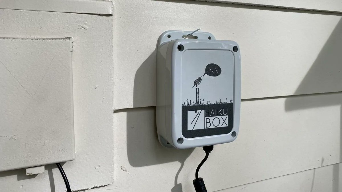 Haikubox tweet media