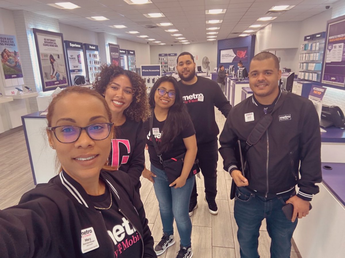 The newest RAM at East Brunswick on her 3rd day of onboarding. I love it when my team gets the opportunity to help onboard the new talent in our district!😊🔥 #OneTeam  #CORNY1  @TFlo4TMo @AlNewkirk1 <a href="/MichaelZukowsky/">Michael Zukowsky</a> <a href="/AnnieG_FL/">Annie Garcia</a>
