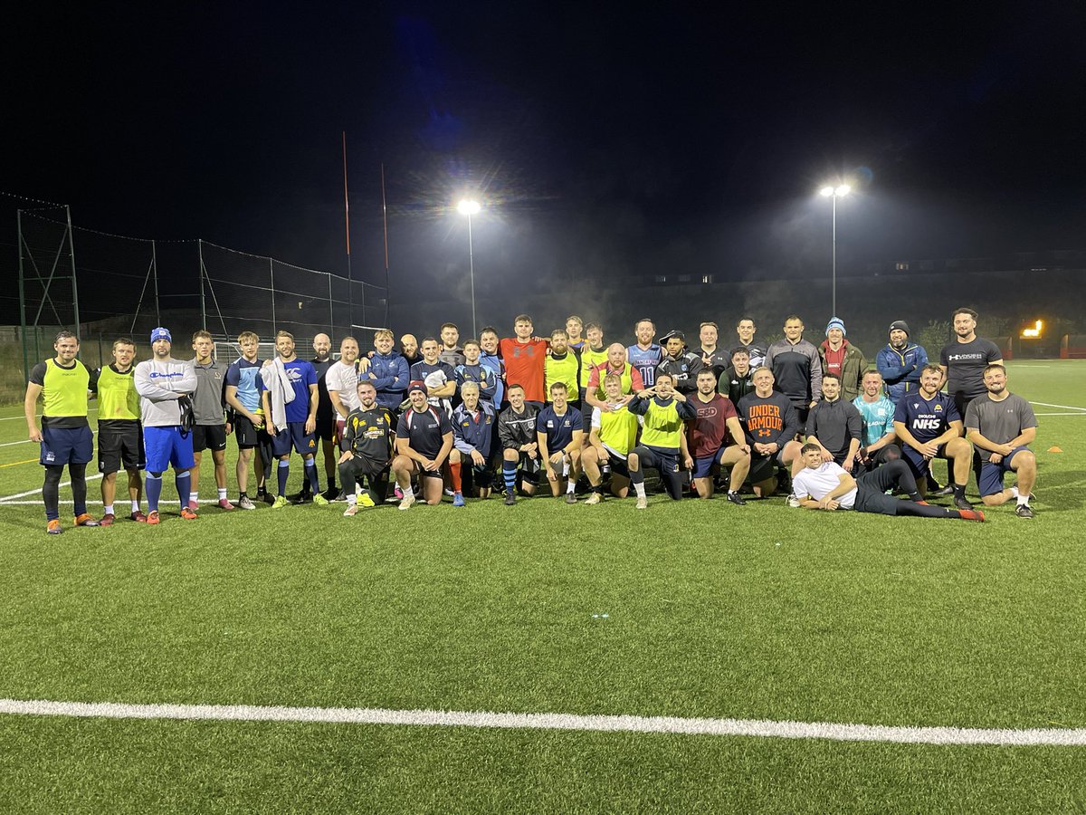Llandaff_RFC's tweet photo. 𝙏𝙍𝘼𝙄𝙉𝙄𝙉𝙂 💙

Great numbers this evening 

4️⃣0️⃣➕ boys all fighting for places on the weekend 💙

#LRFC | #UPPADAFF https://t.co/7Jgzzl4ecx