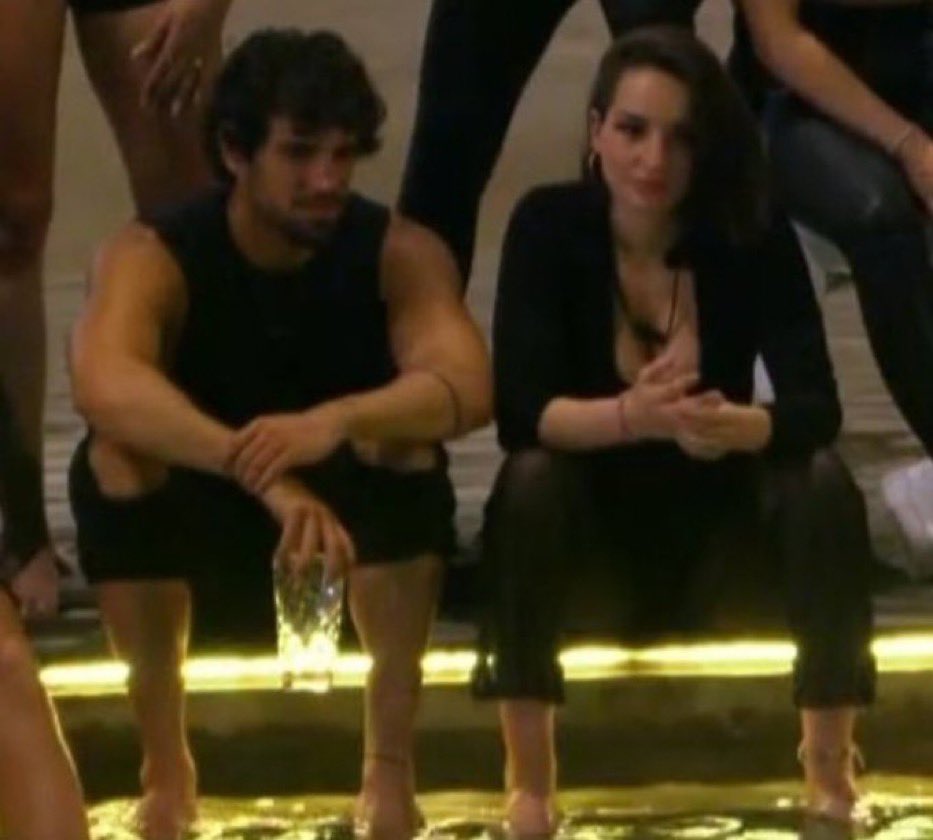 Yo y amix esperando a que nos den el Kebab de dudosa procedencia a las 7AM

  #LaIslaDeLasTentaciones4