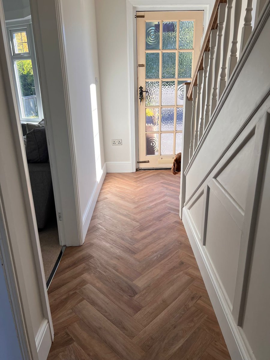 Another <a href="/TarkettUK/">Tarkett UK</a> lvt installation using Inspiration Mini Plank Herringbone onto <a href="/LionvestTrading/">Lionvest Trading (UK) Ltd</a> FG1 Plywood followed by a flexible smoothing compound to hallway, kitchen &amp; dining room finished with <a href="/StairrodsUK/">Stairrods (UK) Ltd</a> trims. 😍👌🏽