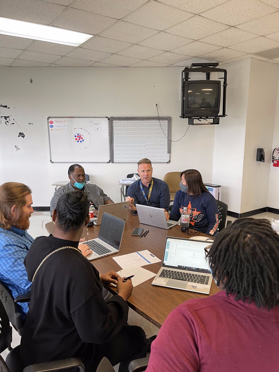 Todd_Rigney's tweet photo. Look at this @HISD_Inst_tech! During today's @Canvas_by_Inst Open Lab #DayTimeTech session, @MMAFAHISD teachers came ready to get their questions answered and continue growing in their skills! Another step on our #HoustonISDVILS journey! https://t.co/SGQVV7w3lk
