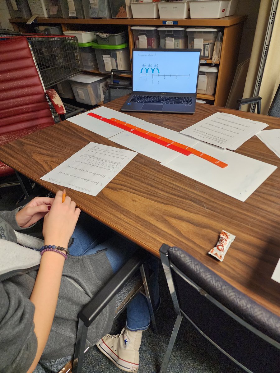raeganawhite's tweet image. Providing extra support to fill opportunity gaps is helping these Razorbacks @WG_Davis with their understanding of unit fractions.  Thank you @drcathybruce for #UnderstandingFractions and to #wrdsbMIPteam for your collaboration. #WRDSBmath4all