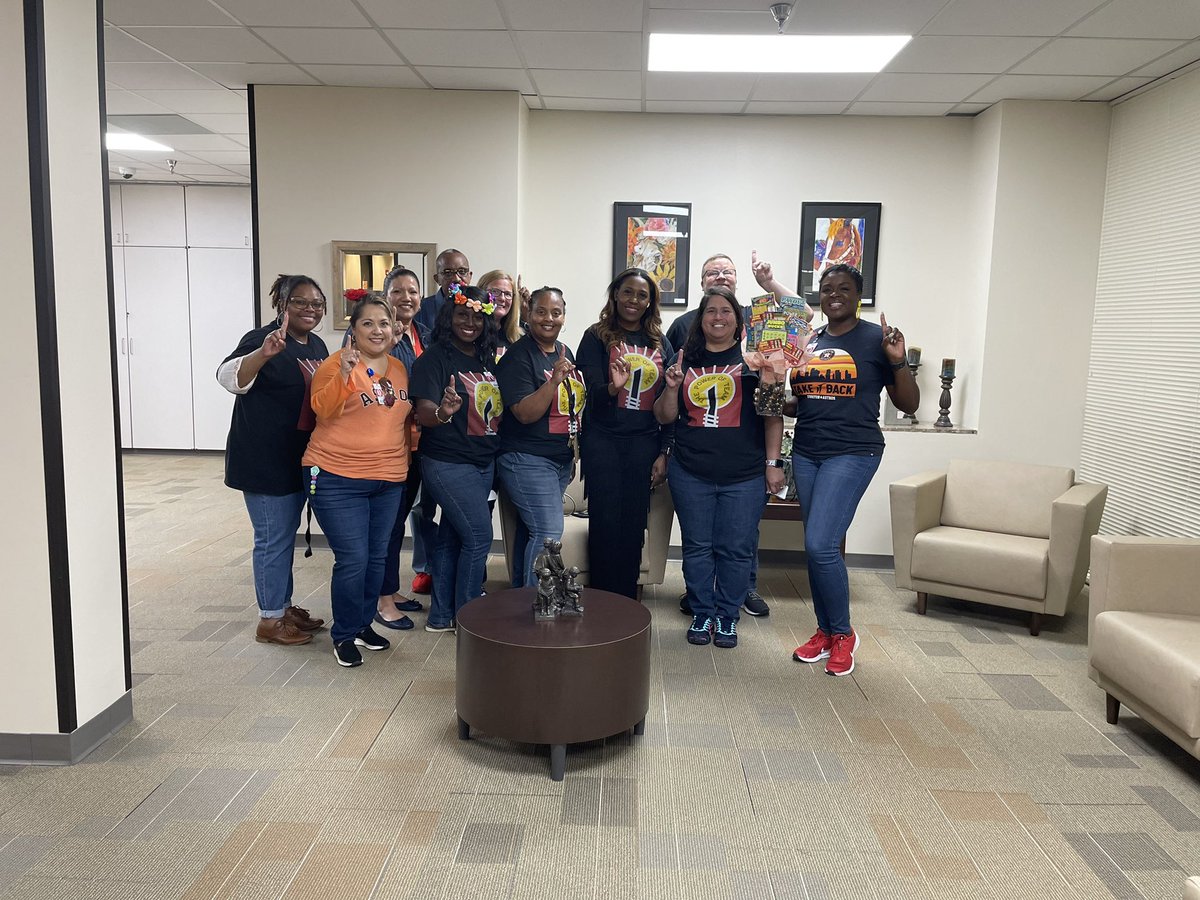 KujawaES_AISD's tweet photo. We hit the Jackpot with our SUPER @AldineISD SAS!!! Thank you @DrCrystalWatson for pushing us to find the 3rd way and connecting with us not only professionally but personally❤️🥳 #1Boss #nationalbossday #thepowerofteamONE💯☝️ https://t.co/SDuDcHfLfD