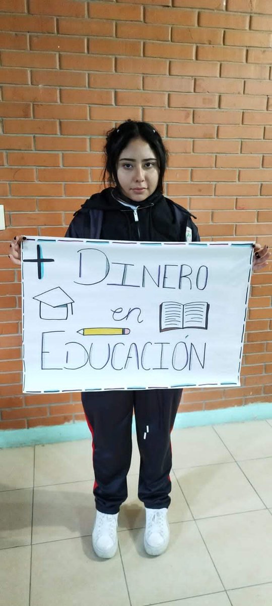 IselaTorres24's tweet photo. #FNERRRLucharáPorPEF2023
@Mx_Diputados
@lopezobrador_
@GobiernoMX
@SEP_mx
Estudiantes en pie de lucha para exigir mejores condiciones educativas. https://t.co/lxpAmZr581