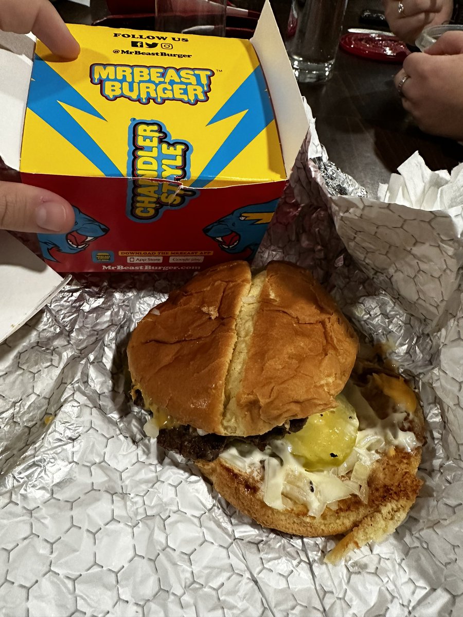 IanCABuchanan's tweet photo. @MrBeastBurger not sure where I should make a complaint to, but I ordered a Chandler style burger and despite the box being labeled as one, it was Beast Style. And I used a $5 coupon on it too 😞 https://t.co/J5vQYdyRni