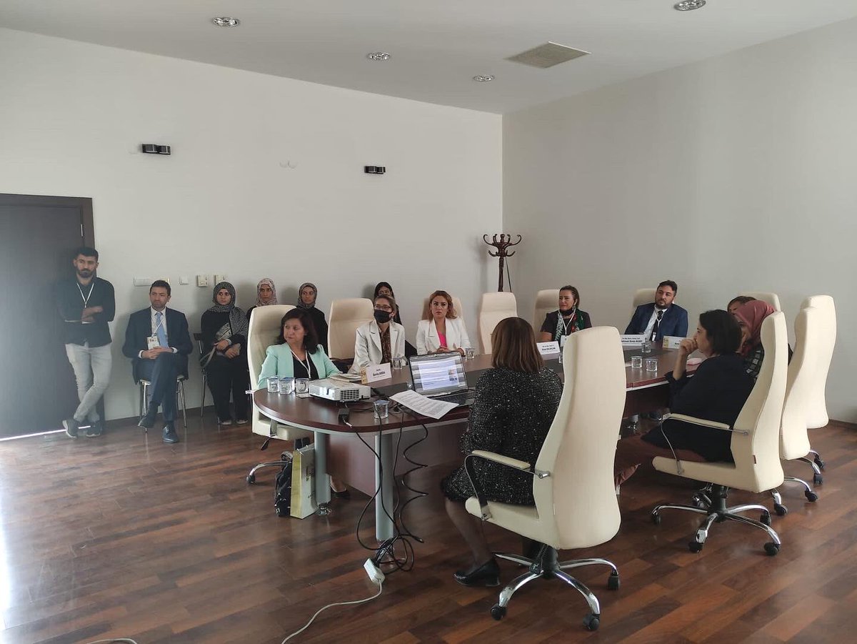 congressonepid1's tweet photo. Kongremizin, DİYARBEKİRLİ HEKİM RIZA SALONU (Ç1)
Oturum Başkanı:
Berna ARDA-Elif ATICI
Davetli konuşmacılar:
Berna ARDA 
Arın NAMAL
Ahmet ÖNEN-Elif ATICI 
Rana CAN ÖZDEMİR-Meryem Türkan IŞIK 
Hatice DEMİR-İhsan Kağan ÇOK-Onur Efe BIÇAK 
Mehmet Emin KURT-Mehmet Ali ŞEN https://t.co/VywHDVt368