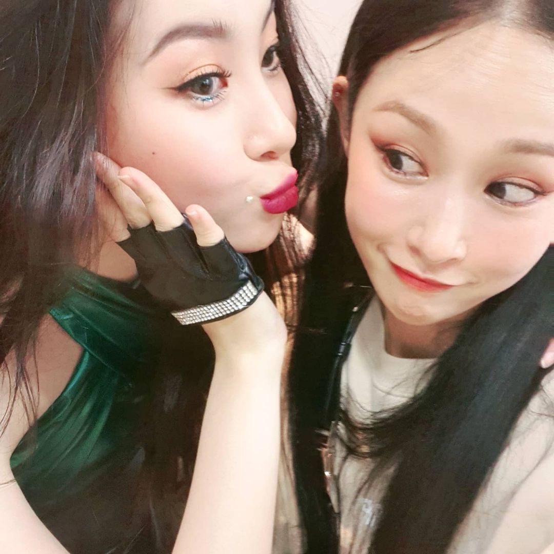 Dijeron arriba las lesbianas y que mi novia y yo volamos hasta el espacio exterior, nsc! Sólo llegamos a la camita porque después de toda la explotación que se avienta mi dama nos merecemos a 𝑔ood 𝓃ight 𝓈leep con besukitos incluidos. (´∀｀)

୭ৎ ࣪ ׅ ♡ 𝒕he 𝒔orceress 𝒇iles