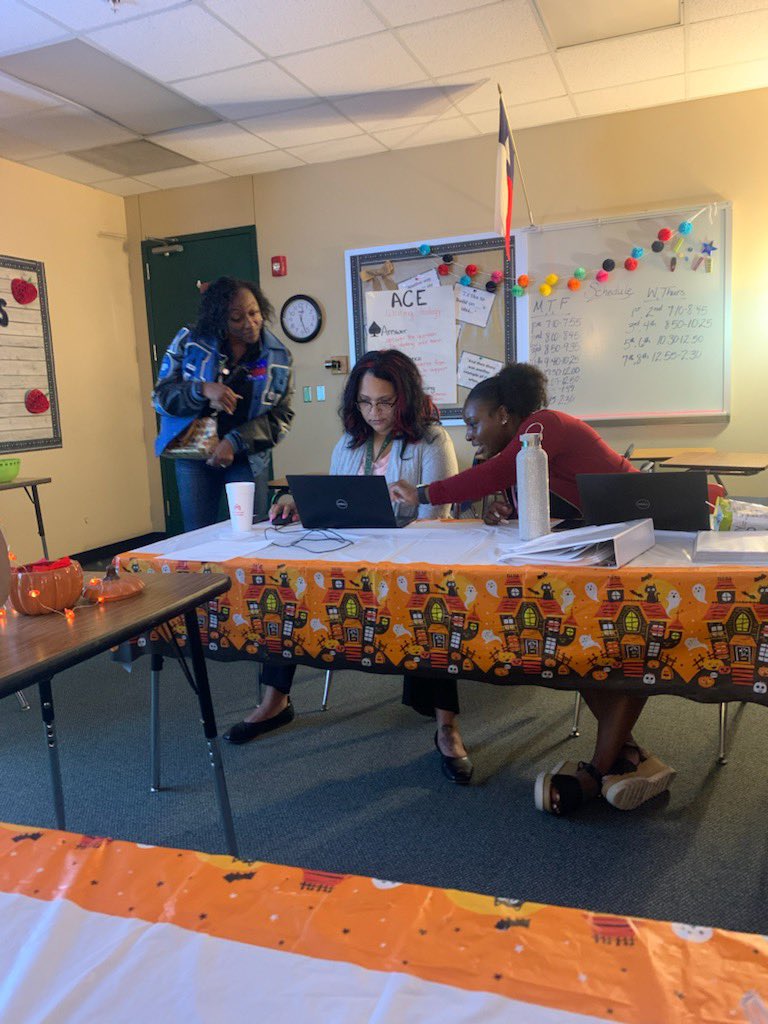 KenishaSpears3's tweet photo. 3 “At bats” of the gradual release with feedback ➕supplemental aid creation ➕ Data talks with next steps! LOOK HERE this English II team @SPRINGHIGHLIONS are on fire 🔥 #hardworkbutgoodwork @ResendizEDU @vee_ma 💯 https://t.co/5Rbwvk64Uf