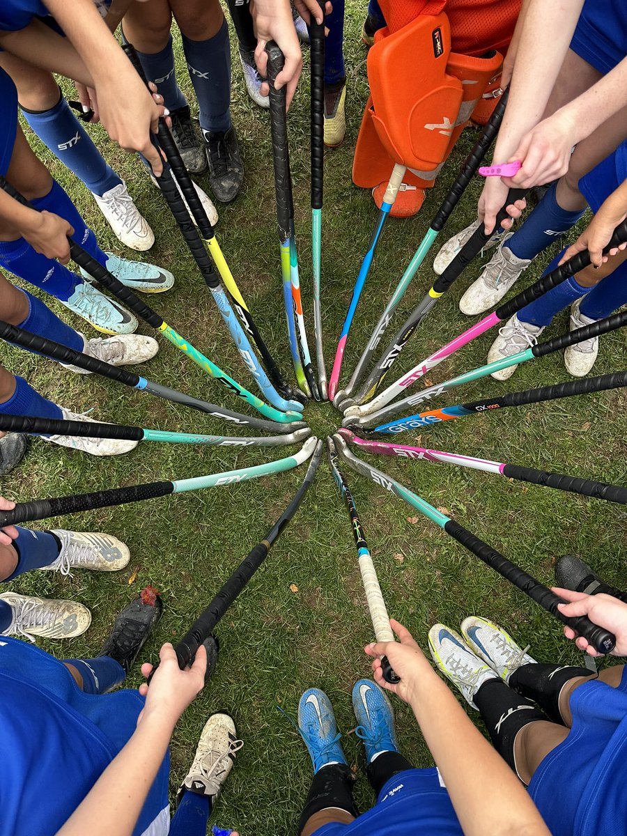 These girls picked up a rainy win tonight on the road 6-1 over Columbia! Keep up the great work everyone, hard work always pays off!! 💙🤍 <a href="/shakerbisonfh/">Shaker Field Hockey</a> #hornsup