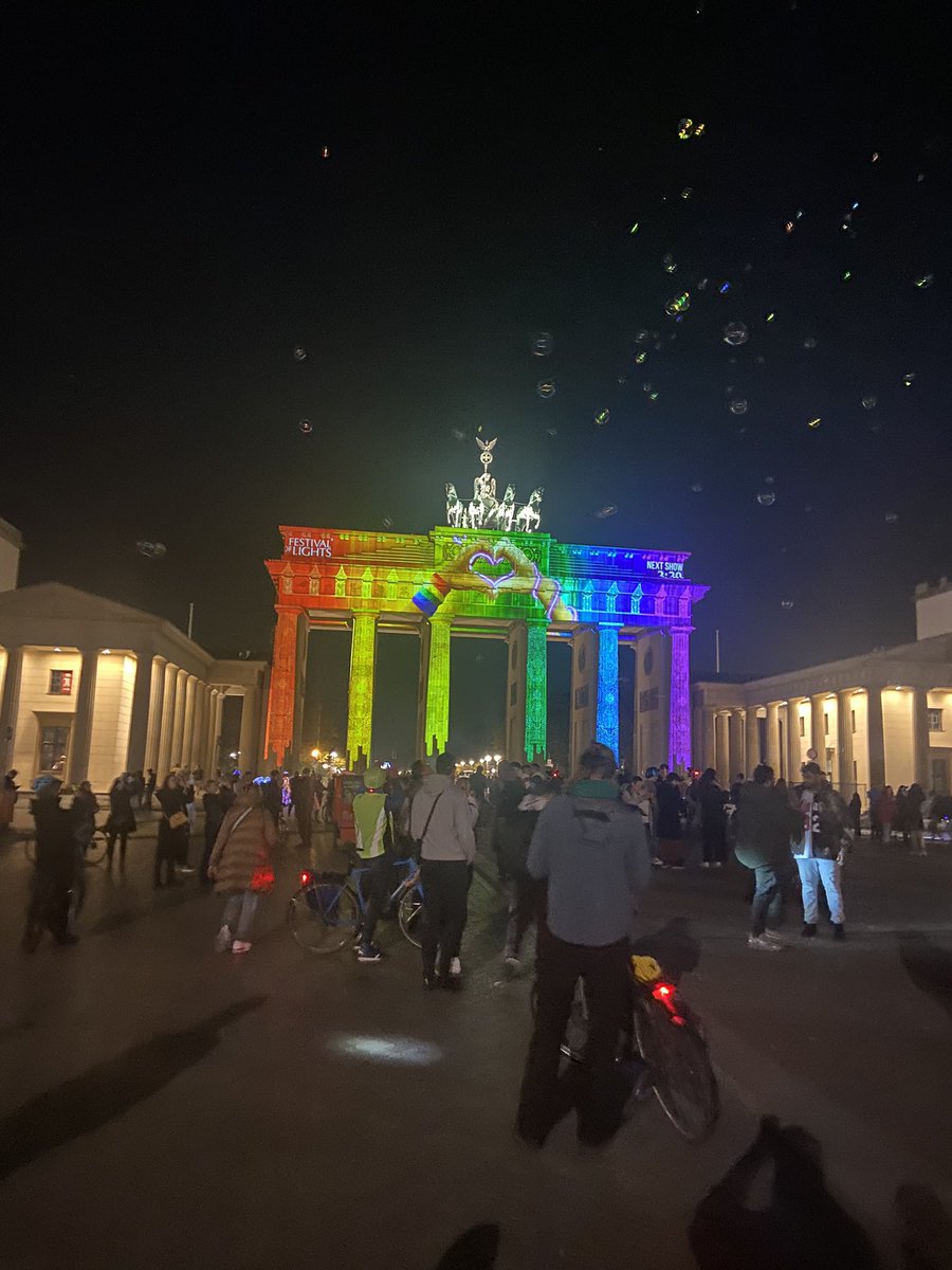 leg_end81's tweet photo. Brandenberg Gate in a light show? Anybody? @FareShareUK #WeAreFeba https://t.co/s3X7jJyJht