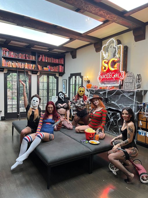 I love my SG family so fkn much 🥺 https://t.co/i3DIJrxITe