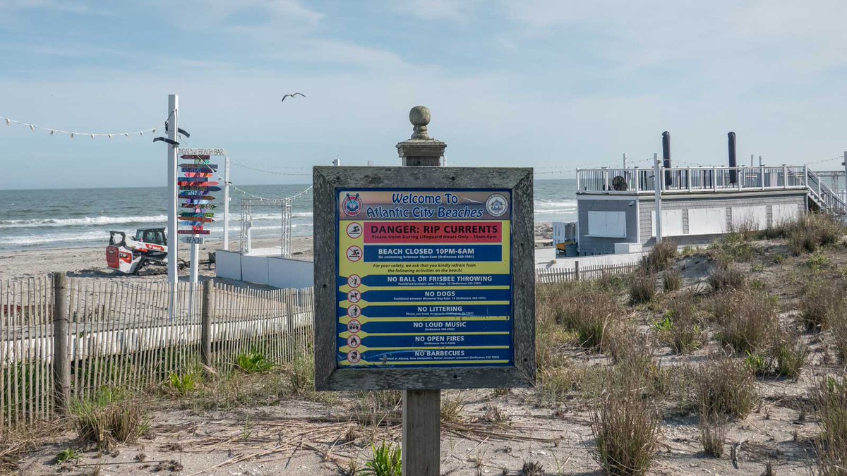 brianmayroam's tweet photo. Beach weather is over until next year. But it's nice to visit places like AC with fewer tourists. #yesnj #experienceatlanticcity https://t.co/Jr9PcCyf1f