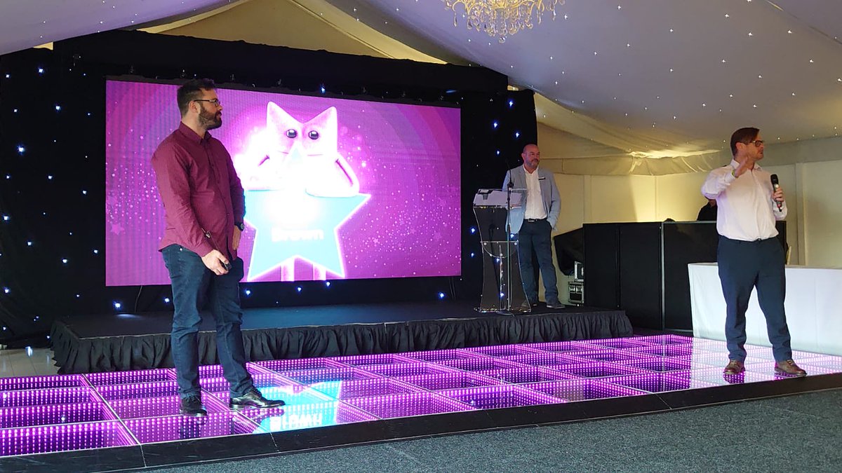 thesatnav89's tweet image. Well  good evening I  won the live saver award  which I wasn't expecting considered who was in the room  being a fabulous day spent in the company of @EastMidRailway finest not just @mattymidland 😉 and top's off a week For Emr at the NRA ( national Rail Awards ) #YesEMR #WIN