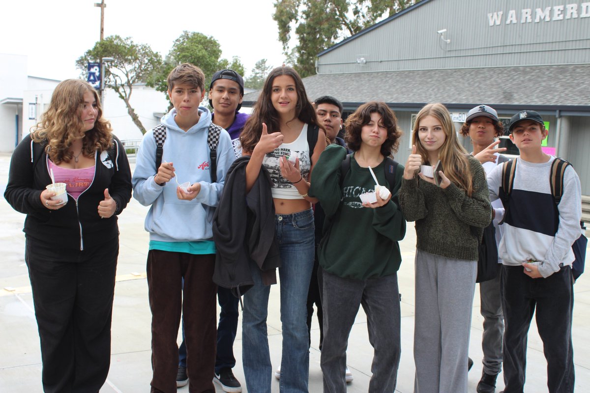 Today, students at Aptos High sampled new menu items: veggie egg rolls, enchiladas verdes, and kickin' tenders! Happy National School Lunch Week! 🥗🍓🫔 #NSLW22