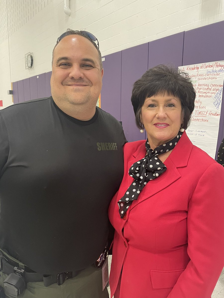AnnaWShepherd's tweet photo. How fortunate we are to have the Dixon brothers as SRO’s @SchoolsFloyd. I thank you for your service as an SRO @FCJags1 and @BLESbobcats. #roWINgTogether #groWINgTogether #OneFloyd #TeamFloyd https://t.co/EiXf8YmuRZ