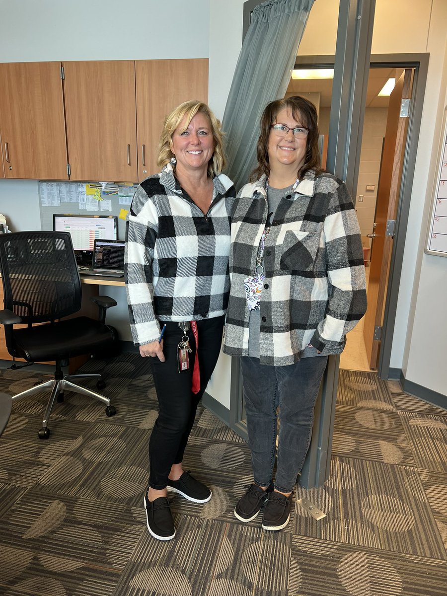elgin_school's tweet photo. Two of the world’s best secretaries ended up matching… without even planning it! #EESComets 👯‍♂️ https://t.co/2bMHkn3jKA
