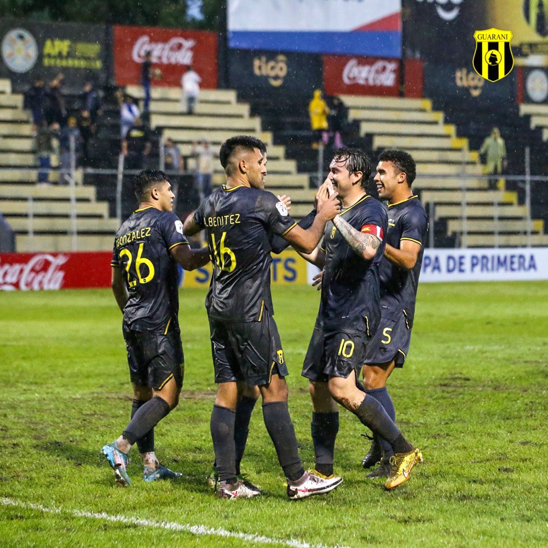 ClubGuarani's tweet photo. ¡𝗟𝗟𝗨𝗩𝗜𝗔 𝗣𝗘𝗥𝗢 𝗗𝗘 𝗚𝗢𝗟𝗘𝗦 𝗘𝗡 𝗗𝗢𝗦 𝗕𝗢𝗖𝗔𝗦!⚽️🔥

#GUARANI 4-1 Sol de America 

#VamosAborigen 🟡⚫️ https://t.co/GrnK8AwqW2